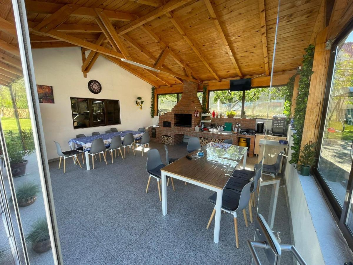 Pensiunea Prestige House Curtea De Arges Luaran gambar